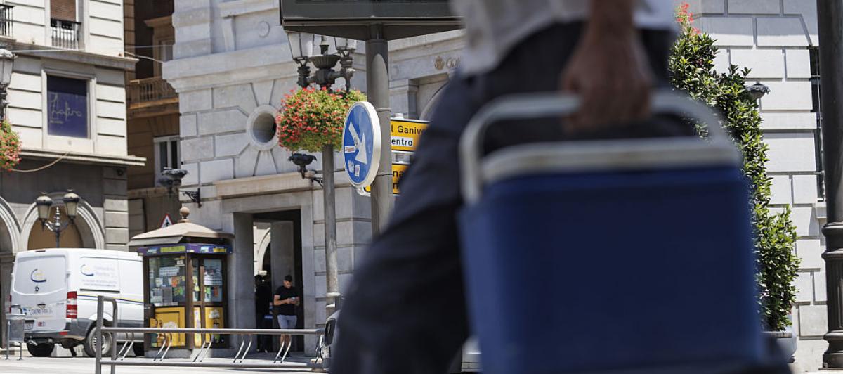 Un termómetro marca 41 grados en la ciudad de Granada.