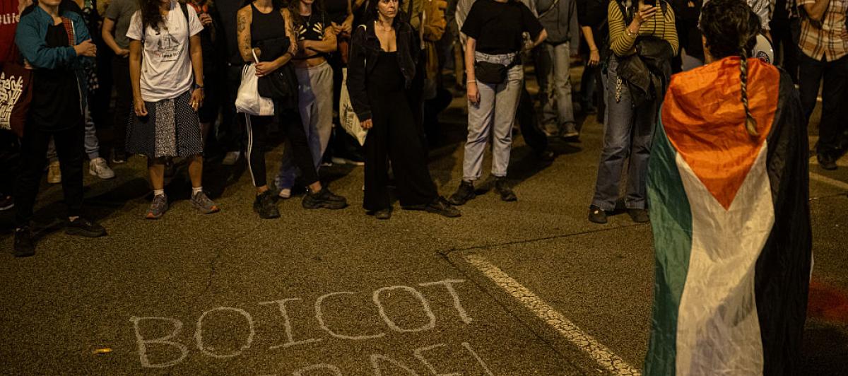 Centenares de personas se concentran ante la embajada de Israel en Barcelona