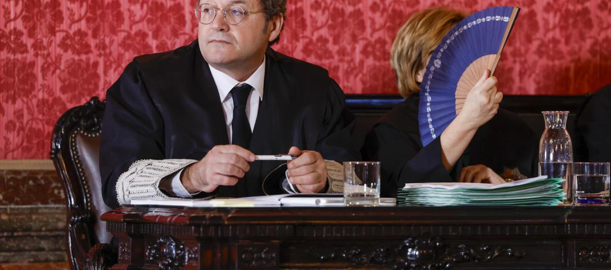 El fiscal general del Estado, Álvaro García Ortiz (i) al inicio del juicio