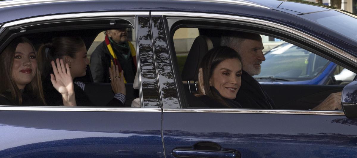 Los reyes Felipe y Letizia, la princesa Leonor y la infanta Sofía en el almuerzo por el 50 aniversario de la monarquía