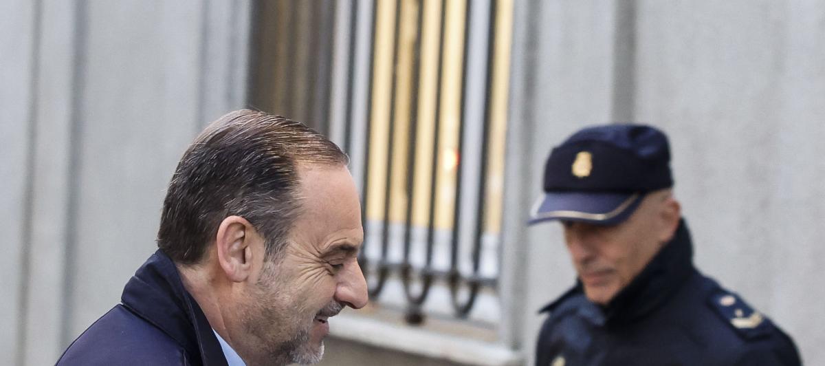 El exministro José Luis Ábalos a su llegada al Tribunal Supremo para la vista judicial.
