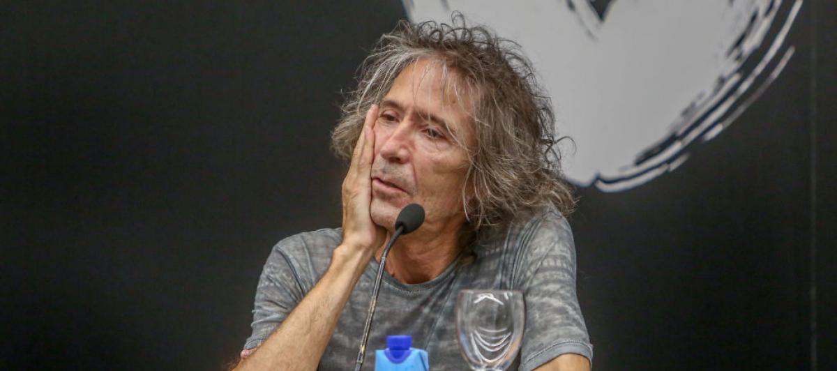 El cantante de Extremoduro, Robe Iniesta, durante una rueda de prensa en el Círculo de Bellas Artes, el 11 de agosto de 2021 en Madrid.
