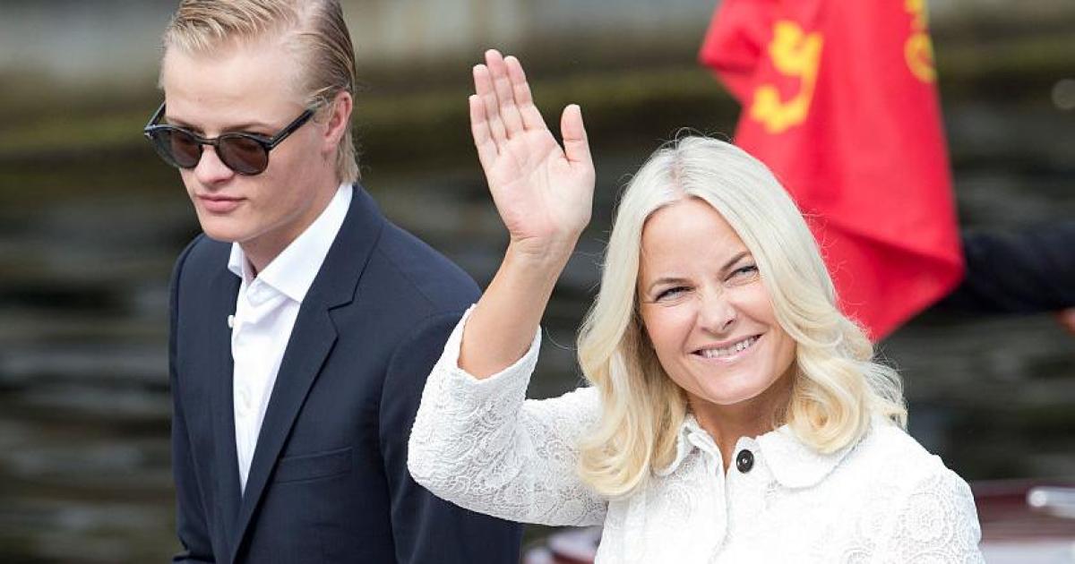 Mette-Marit de Noruega y su hijo, Marius, fotografiados el 23 de junio de 2016 en Trondheim.