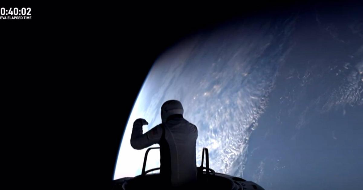 El momento en el que Jared Isaacman sale al espacio exterior