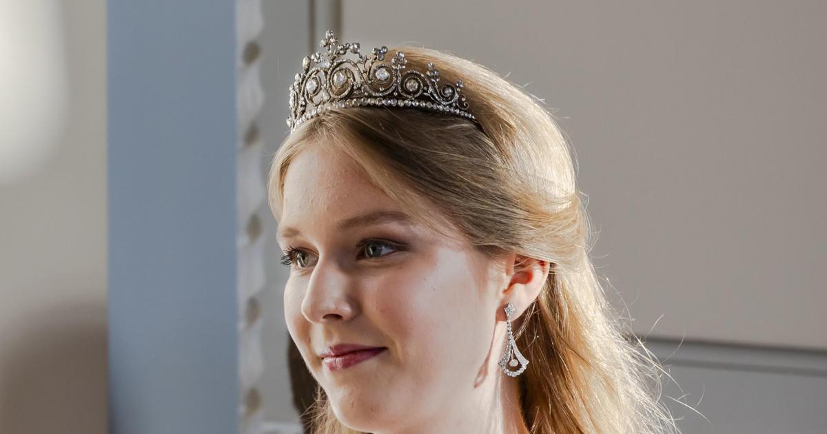 Eléonore de Bélgica con tiara en su primera cena de gala en la visita de Estado de los Emperadores de Japón a Bélgica