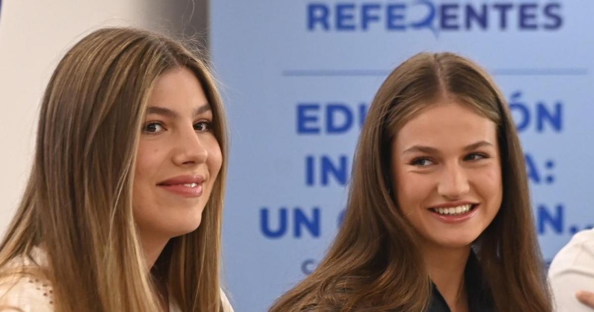 La infanta Sofía y la princesa Leonor en un taller previo a la entrega de la primera edición de ayudas 'Docentes Referentes'