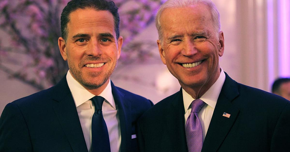Hunter Biden y su padre, en una imagen de hace años