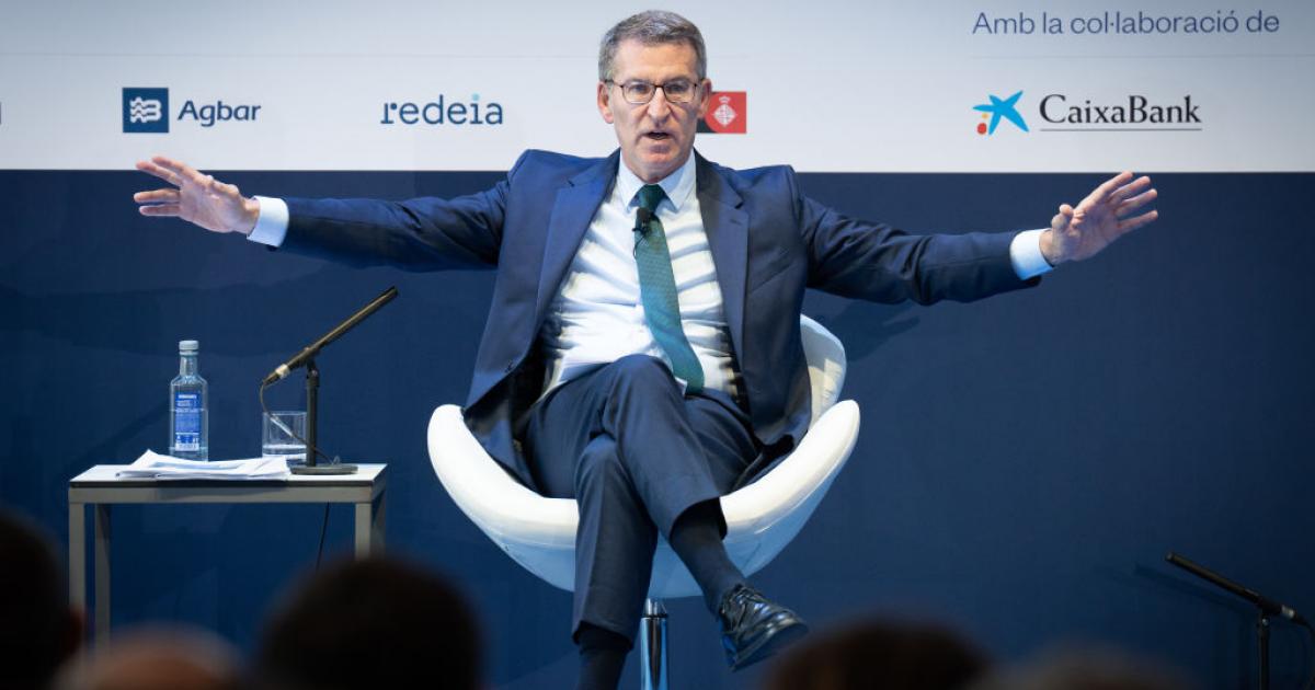 Feijóo gesticula en una intervención