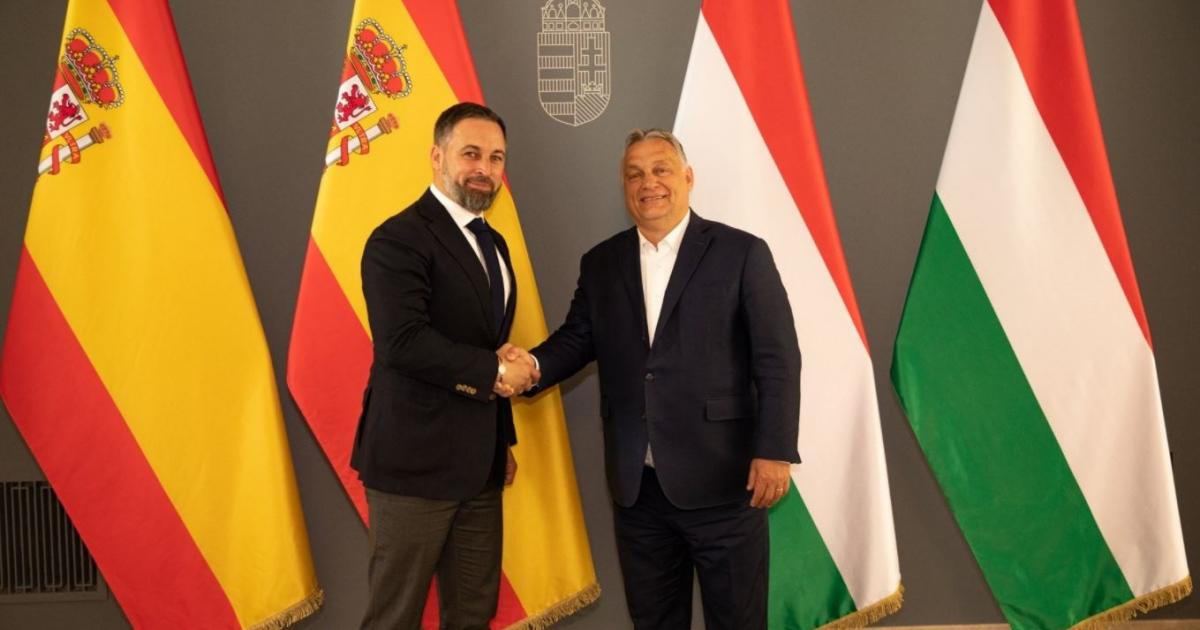El presidente de Vox, Santiago Abascal, y el primer ministro húngaro, Viktor Orbán
