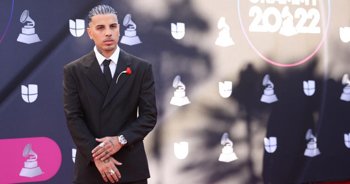 Raw Alejandro en la gala de los GRAMMY en noviembre de 2022.