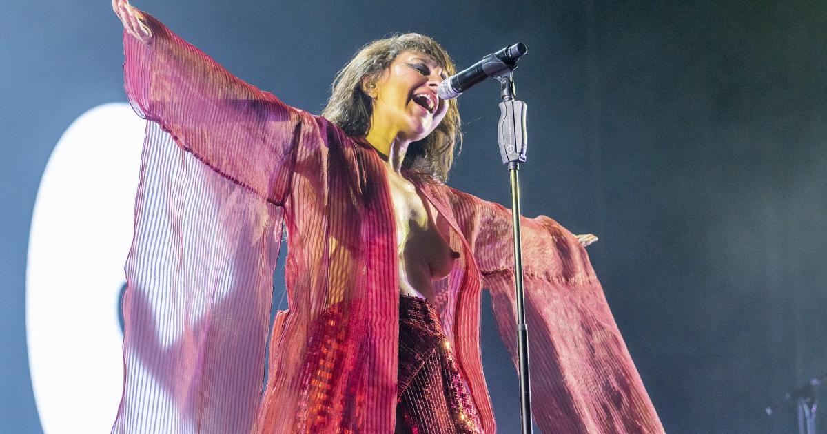 La cantante Eva Amaral actúa en uno de los escenarios del Festival Sonorama 2023