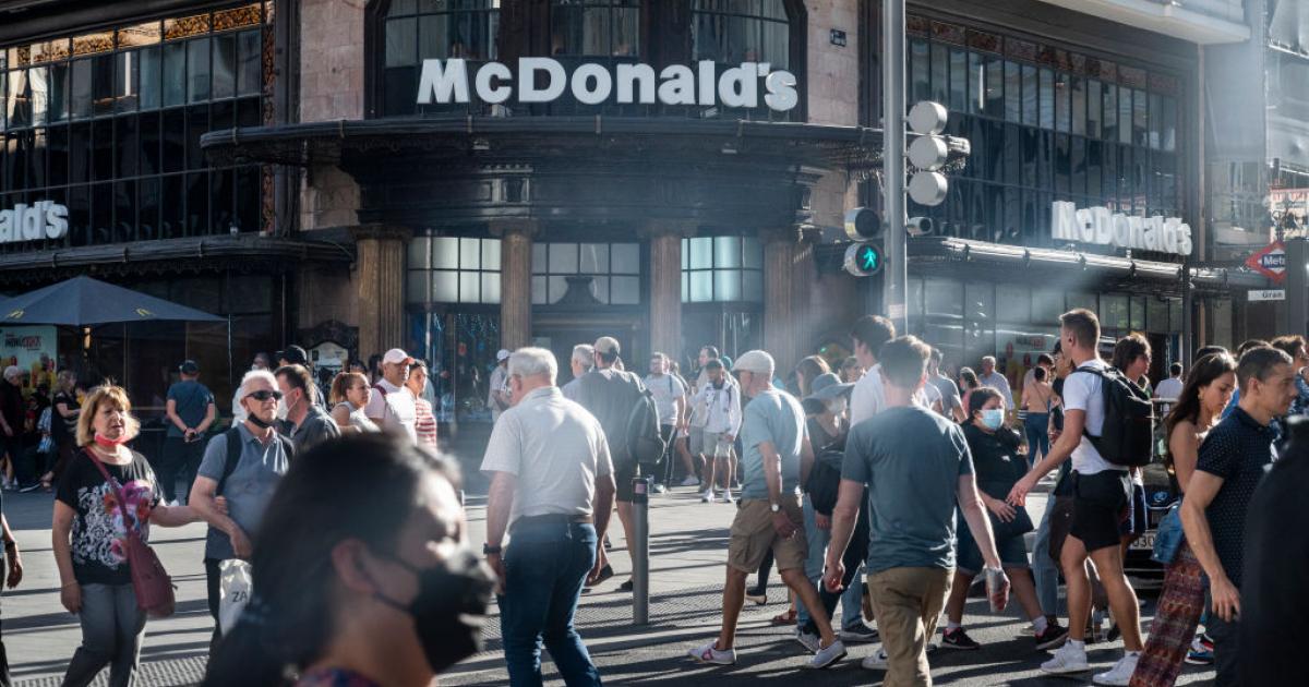 Restaurante de la cadena McDonald's en la Gran Vía de Madrid.