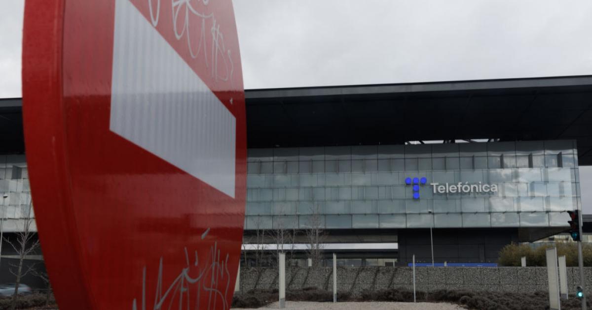 Imagen de archivo de la fachada de la sede de Telefónica en Madrid.