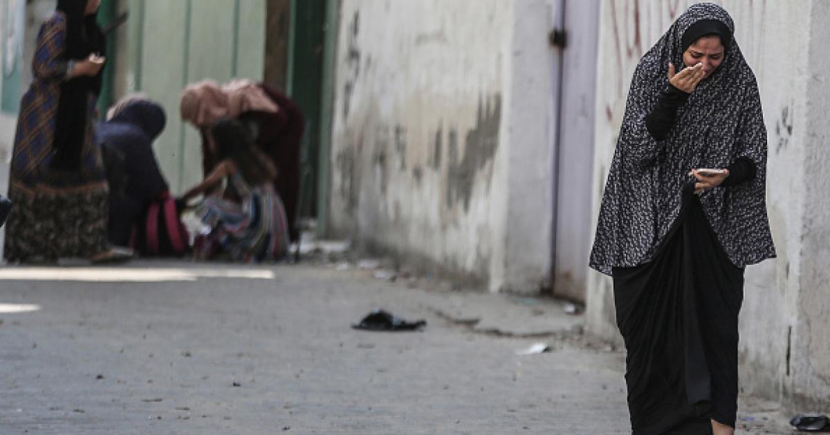 Una mujer palestina llorando tras un ataque de Israel en Gaza.