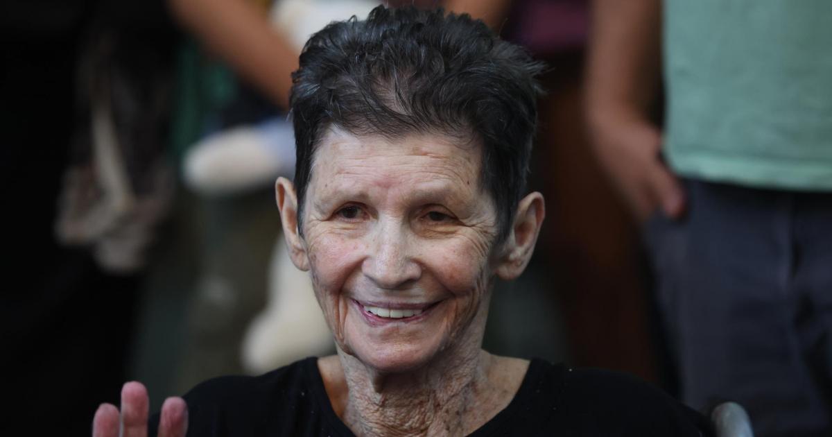 Yocheved Lifschitz, israelí de 85 años tomada como rehén por Hamás y posteriormente liberada.