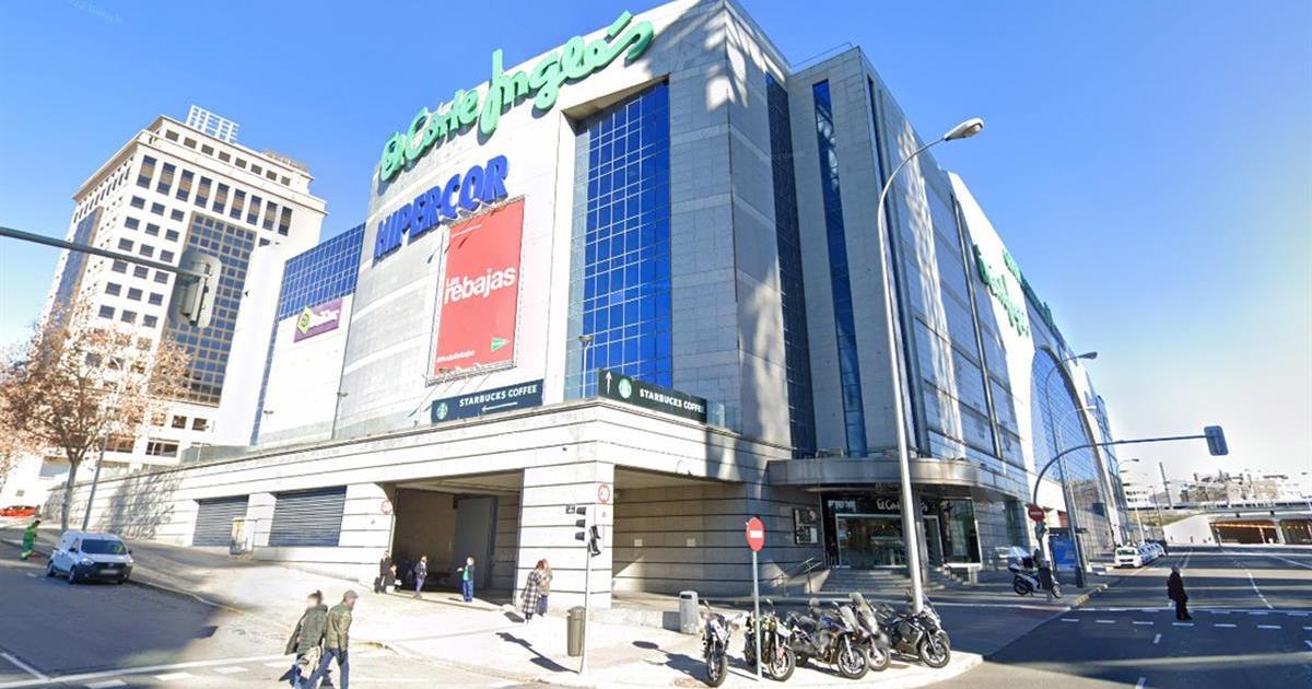 Fachada del centro comercial de Méndez Álvaro donde se levantarán dos rascacielos.