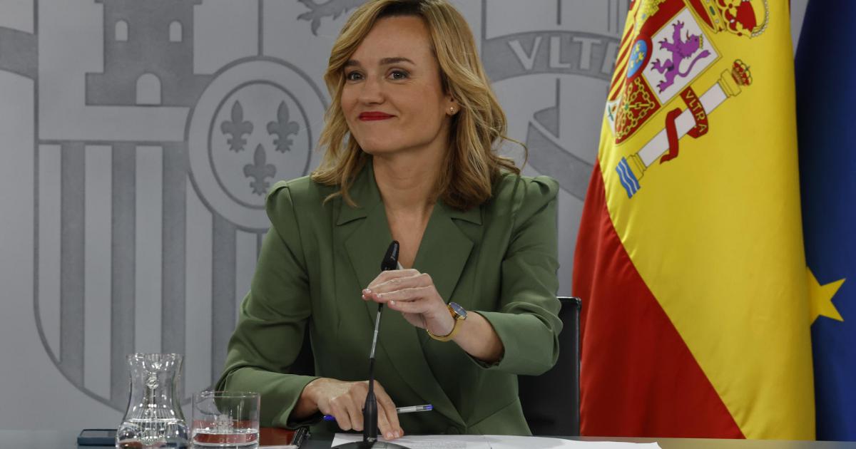 La ministra de Educación, Formación Profesional y Deportes y portavoz del Gobierno, Pilar Alegría, a su llegada a la rueda de prensa posterior a la reunión del Consejo de Ministros, este martes, en el complejo del Palacio de La Moncloa.