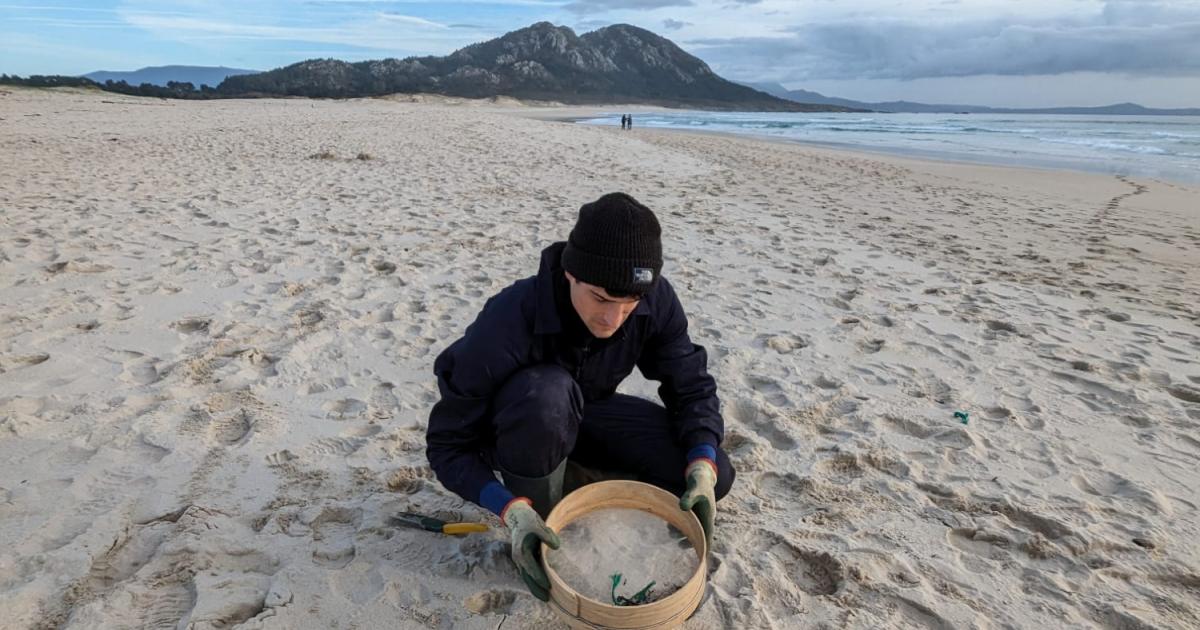 Luís do Río, recogiendo pellets en Area Maior.