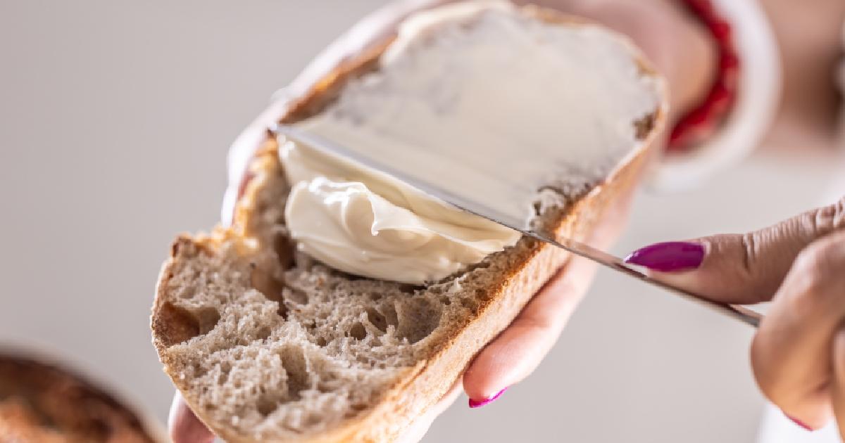 Tostada con margarina.