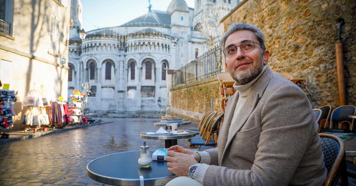 El escritor Máximo Huerta acaba de lanzar su última novela 'París despertaba tarde'.