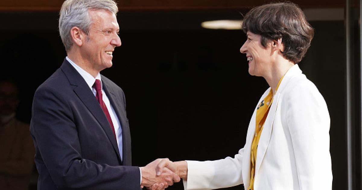 El presidente de la Xunta de Galicia en funciones, Alfonso Rueda, y la líder del BNG, Ana Pontón.