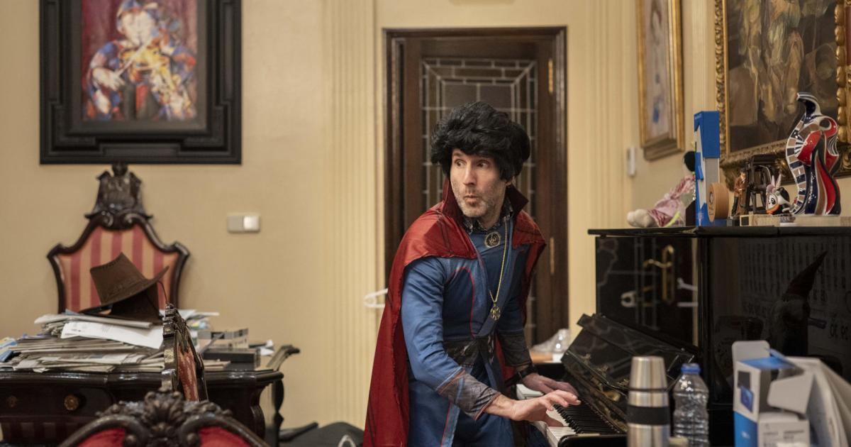 El alcalde de Ourense y líder de Democracia Ourensana, Gonzalo Pérez Jácome, cuya formación aspira a obtener representación en las elecciones gallegas del 18 de febrero, ha protagonizado una canción en tono festivo, coincidiendo con el entroido ourensano (carnaval), en la que se le puede ver pidiendo el voto para su formación.