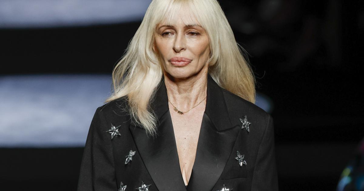 María, de Nebulossa, en el desfile de Pablo Erroz en la MBFWM el 15 de febrero de 2024.