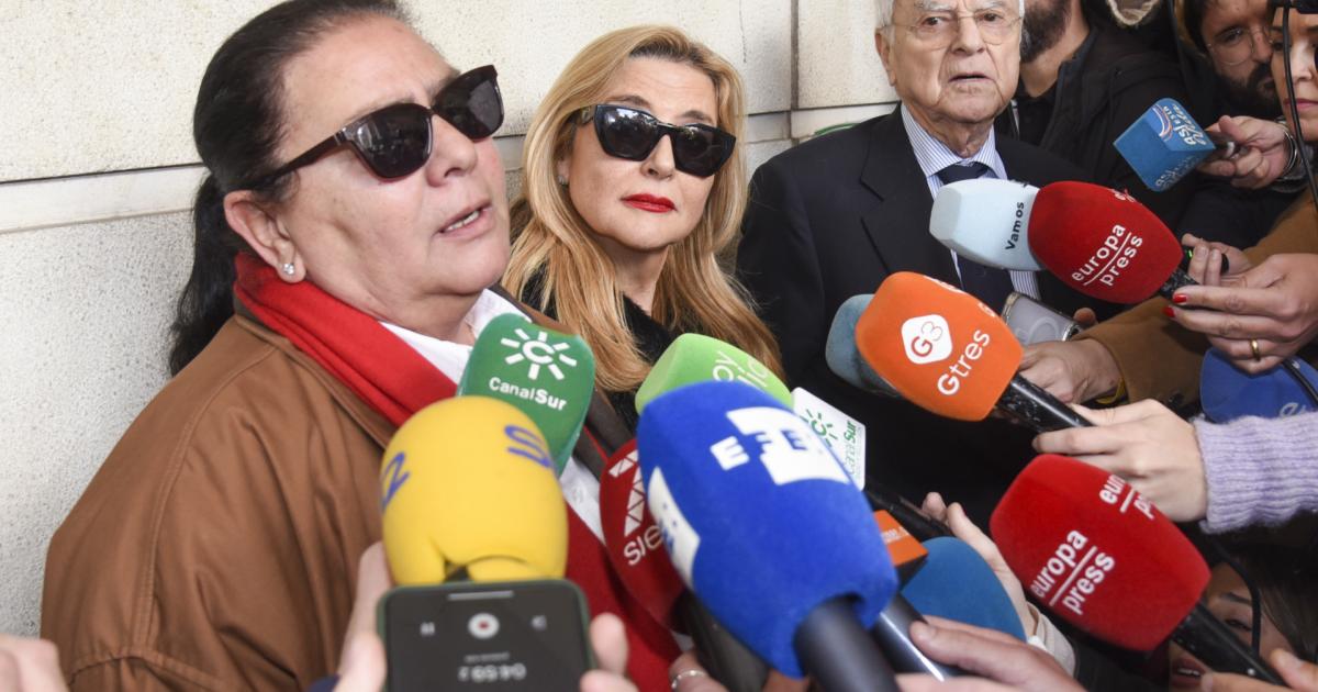 Maria del Monte e Inmaculada Casal, al salir del juzgado el 16 de febrero de 2024.