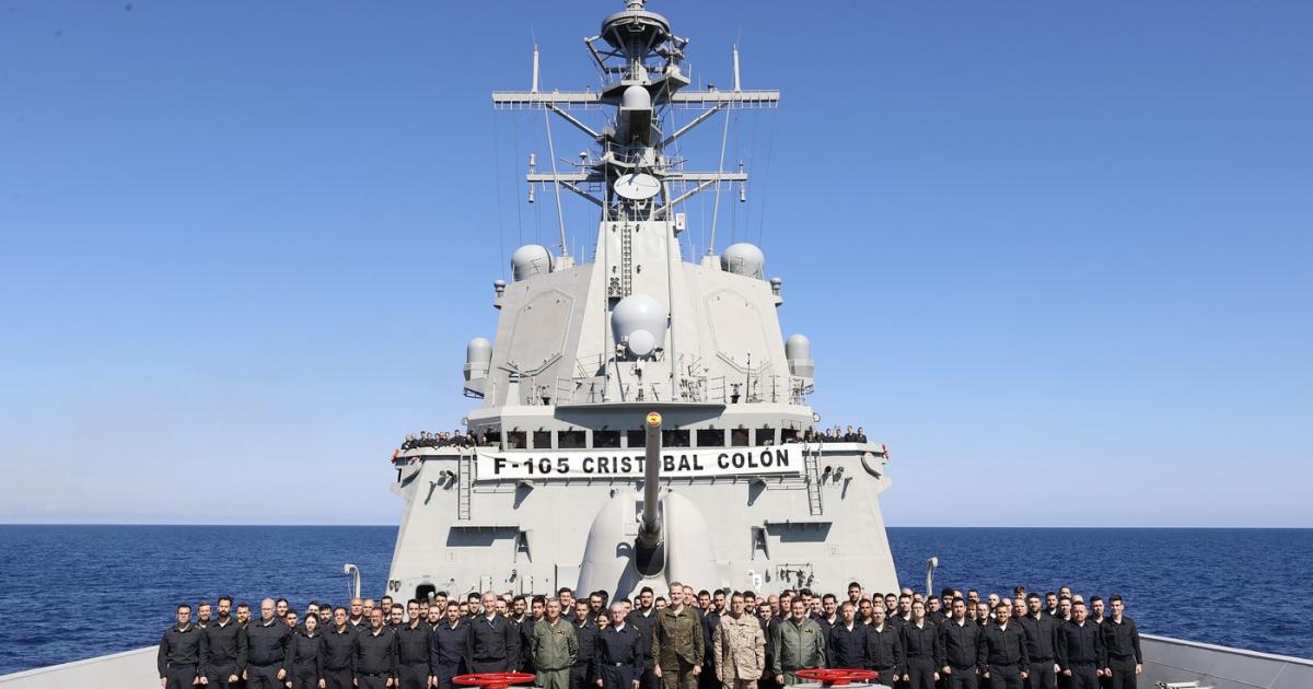 El rey Felipe VI participa en los ejercicios de activación de la fragata 'Cristóbal Colón'.