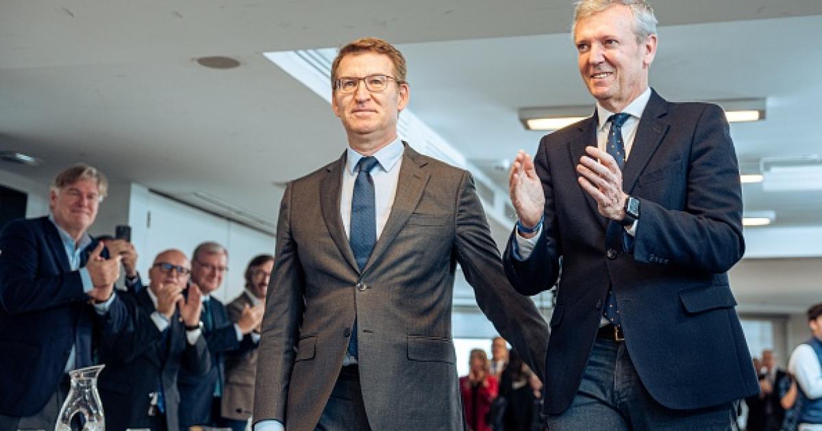 El presidente gallego y líder del PPdeG, Alfonso Rueda, junto al presidente nacional del PP,  Alberto Nuñez Feijoo.