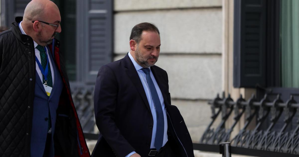 El exministro de Transportes y Agenda Urbana, José Luis Ábalos, y el asesor Koldo García, en una imagen de archivo.