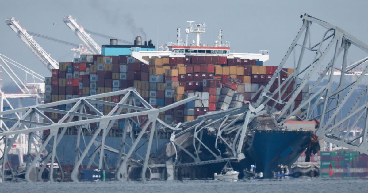 El 'Dali' impacta contra el puente de Baltimore y lo derriba