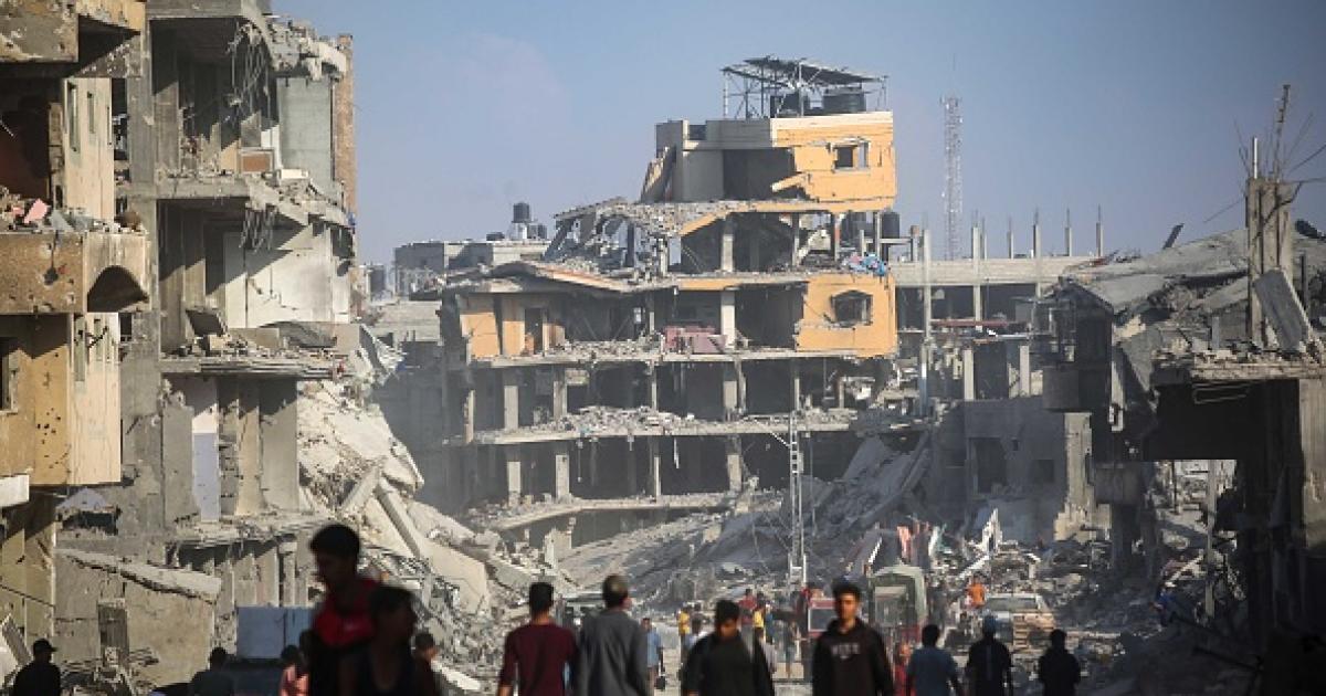 Imagen de archivo de edificios devastados en el enclave de Yan Younis, en la Franja de Gaza.