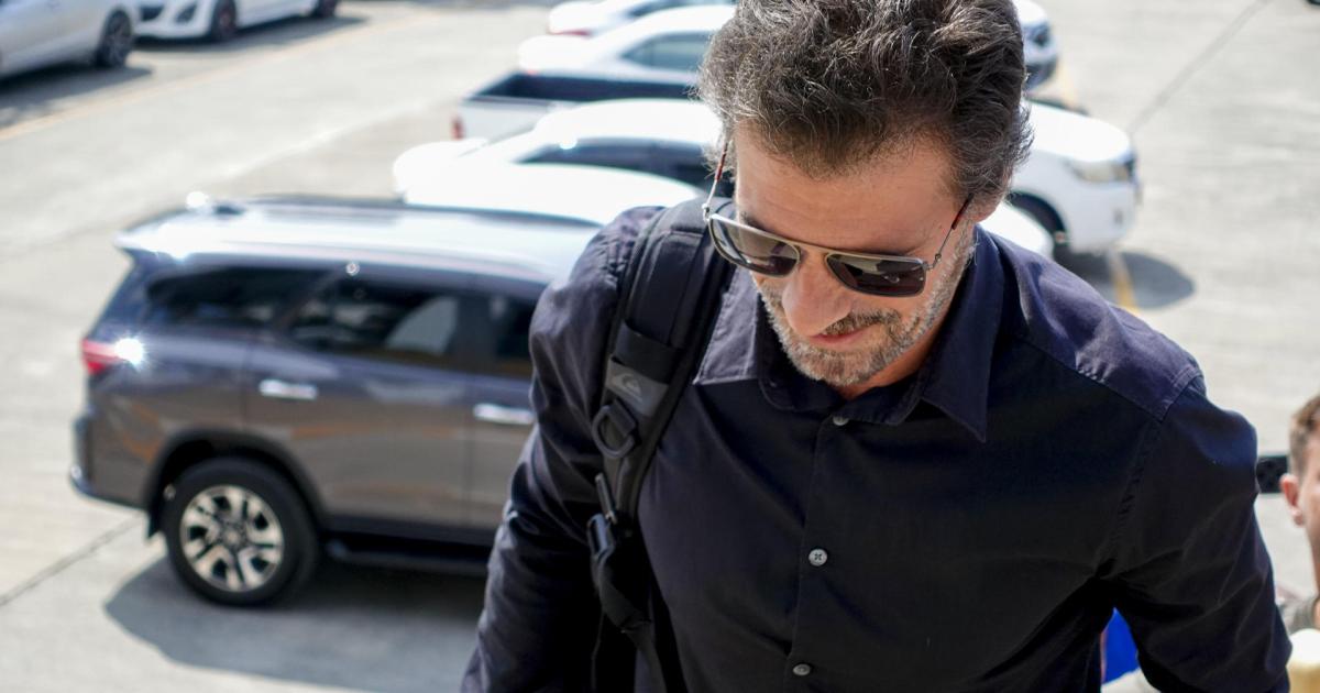 El actor Rodolfo Sancho, padre de Daniel Sancho, llega al tribunal en Tailandia