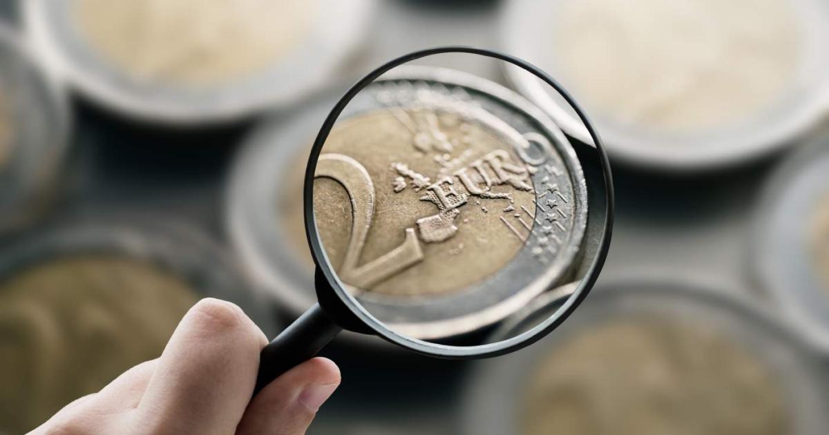 Observando una moneda de dos euros