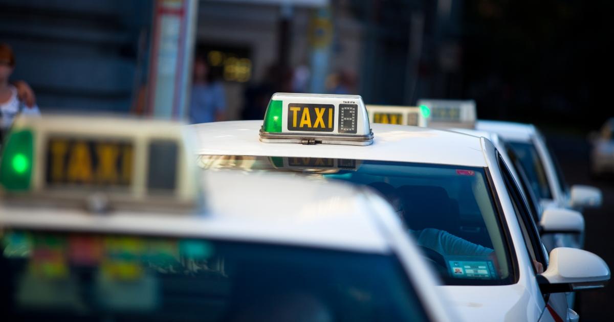 San Sebastián, Ourense y Vitoria, las ciudades con las tarifas de taxi más caras en 2024
