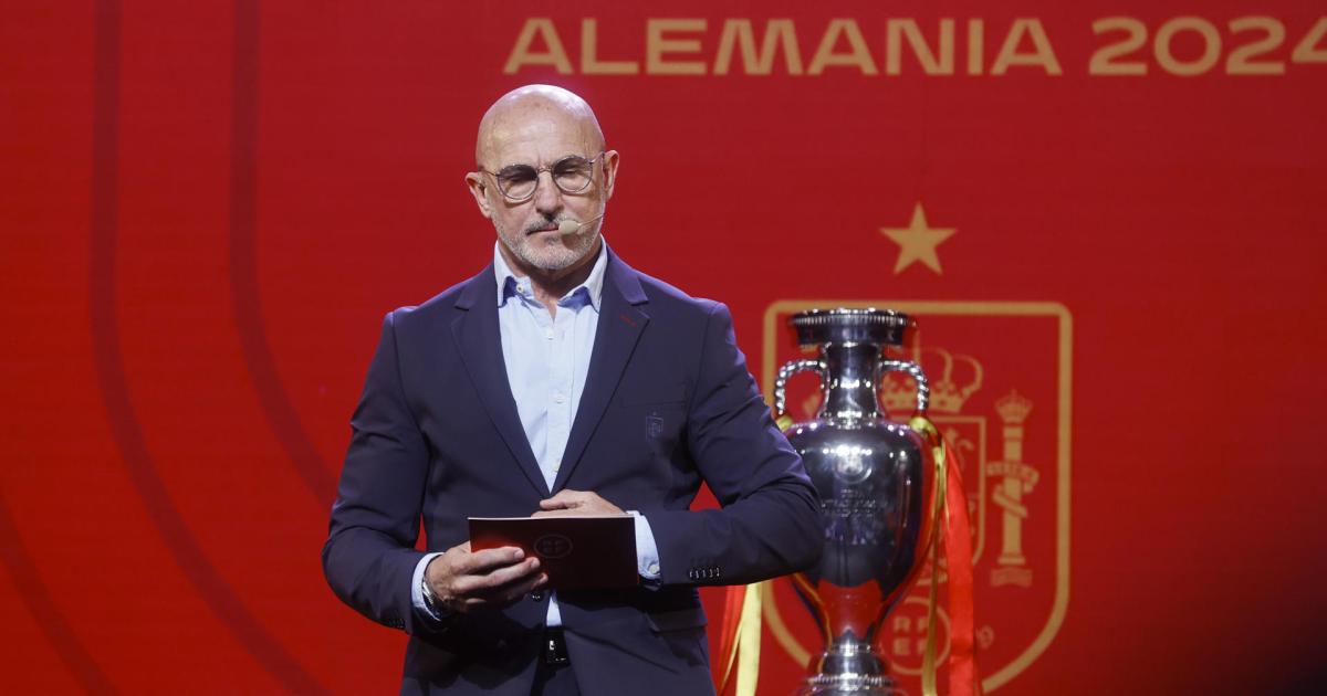 El seleccionador español, Luis de la Fuente, anuncia la primera lista de 29 jugadores convocados para la disputa de la Eurocopa 2024, este lunes en la Ciudad del Fútbol de Las Rozas (Madrid).