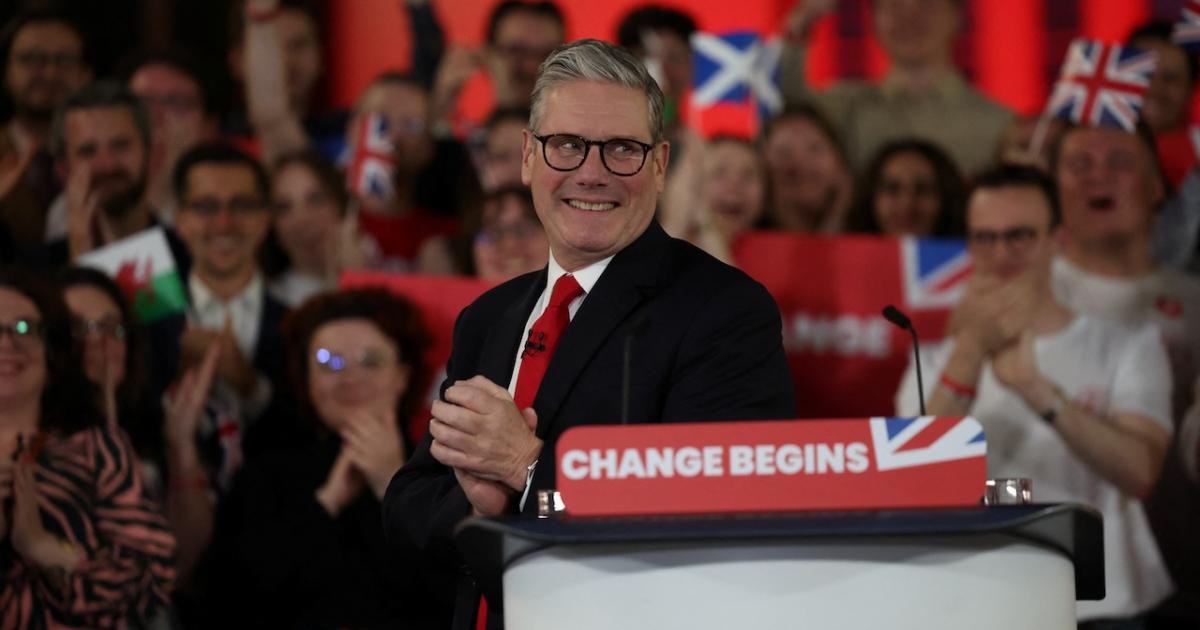 Keir Starmer, líder del Partido Laborista, celebra la victoria electoral en Reino Unido.