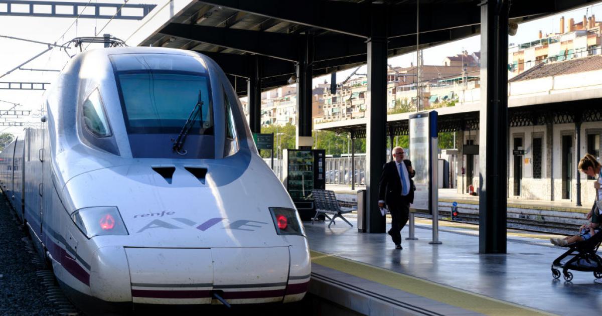 Un tren AVE parado en la estación de Málaga.
