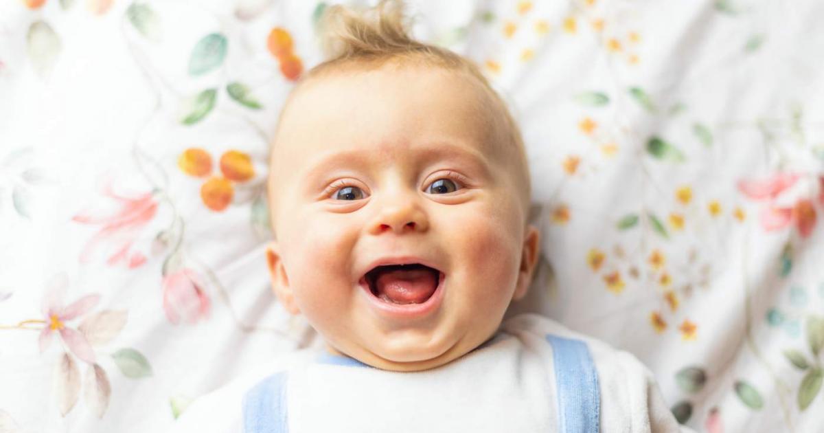 Bebé sonriendo