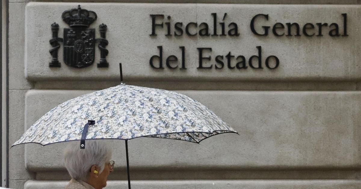 La ex fiscal general del Estado María José Segarra llega a la sede de la Fiscalía General del Estado este jueves, en el que el fiscal general del Estado, Álvaro García Ortiz, convoca a la cúpula de la carrera fiscal y al Consejo Fiscal para explicar su decisión de no dimitir a pesar de haber sido imputado por el Supremo por revelar secretos del fraude fiscal cometido por Alberto González Amador, novio de Isabel Díaz Ayuso.