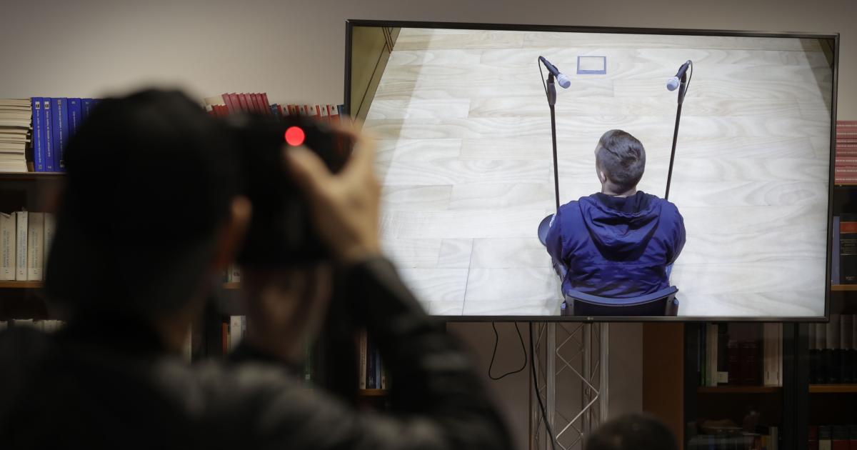 Continúa en la Audiencia Provincial de A Coruña el juicio por el asesinato de Samuel Luiz con cinco acusados para los que la Fiscalía pide penas de entre 22 y 27 años de prisión al ver agravante de discriminación por orientación sexual. En la imagen, uno de los testigos presenciales de la agresión y amigo del acusado Alejandro Freire (Yumba), declarando.