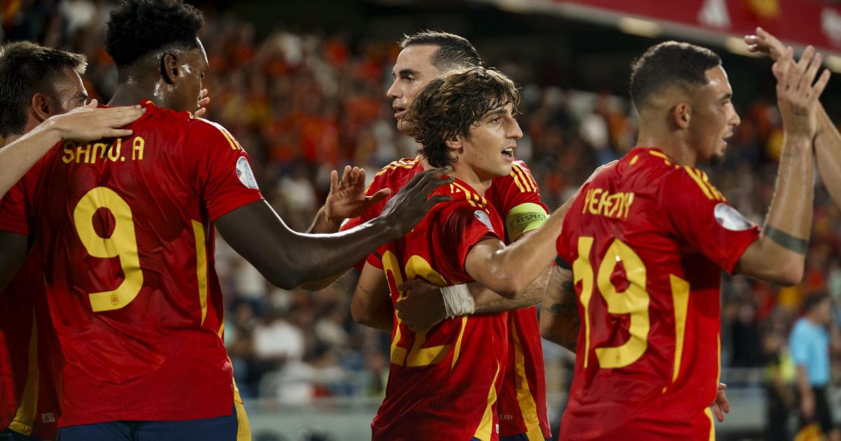 Los jugadores de la selección española celebran el gol de Bryan Gil ante Suiza