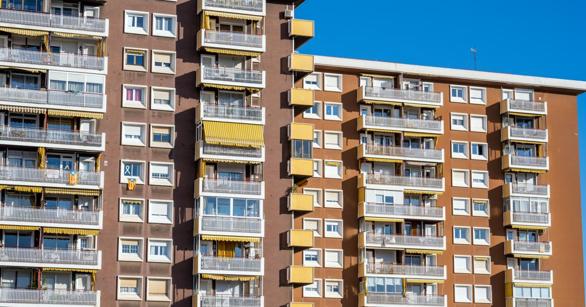 Imagen de archivo de bloques de edificios en Barcelona.