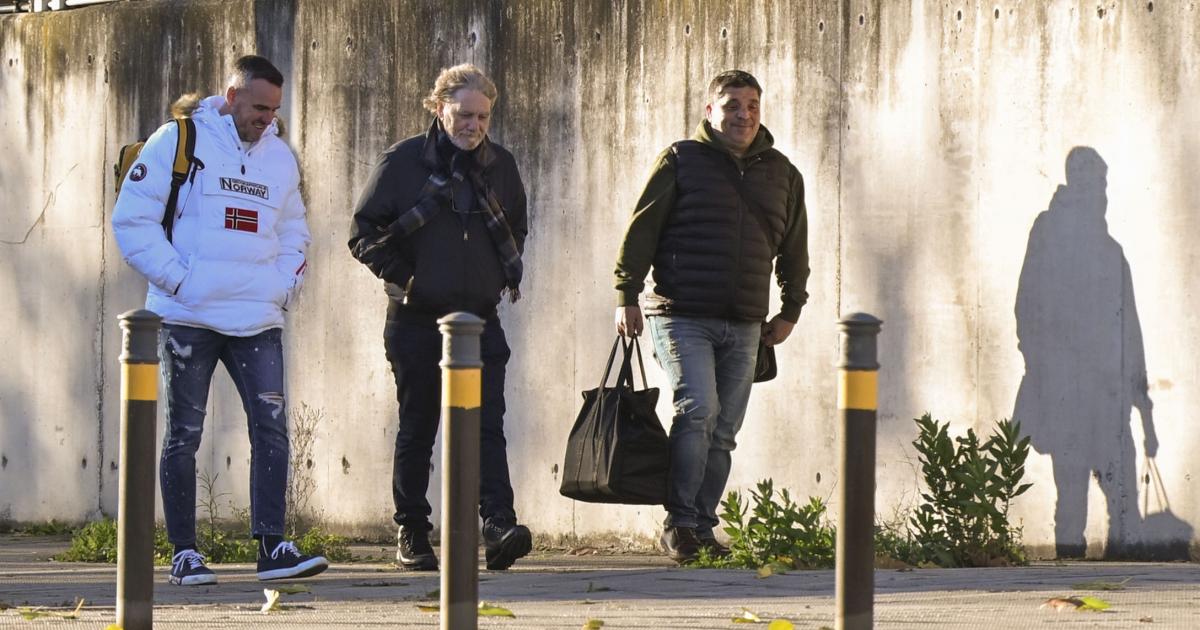 SAN FERNANDO DE HENARES (MADRID), 04/12/2024.- El histórico narcotraficante gallego José Ramón Prado Bugallo (c), conocido como Sito Miñanco, llega a la Audiencia Nacional donde continúa el juicio contra él y contra Gonzalo Boye (no aparece), abogado del expresidente catalán Carles Puigdemont, por presunto blanqueo de capitales en la 'Operación Mito'", este miércoles, en la localidad madrileña de San Fernando de Henares.