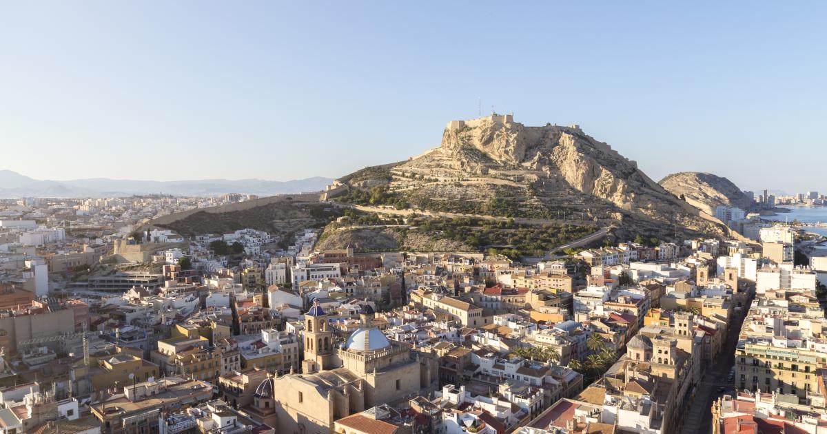 Vista de Alicante, uno de los lugares donde se ha vendido el primer premio de la Lotería Nacional del jueves 5 de diciembre.