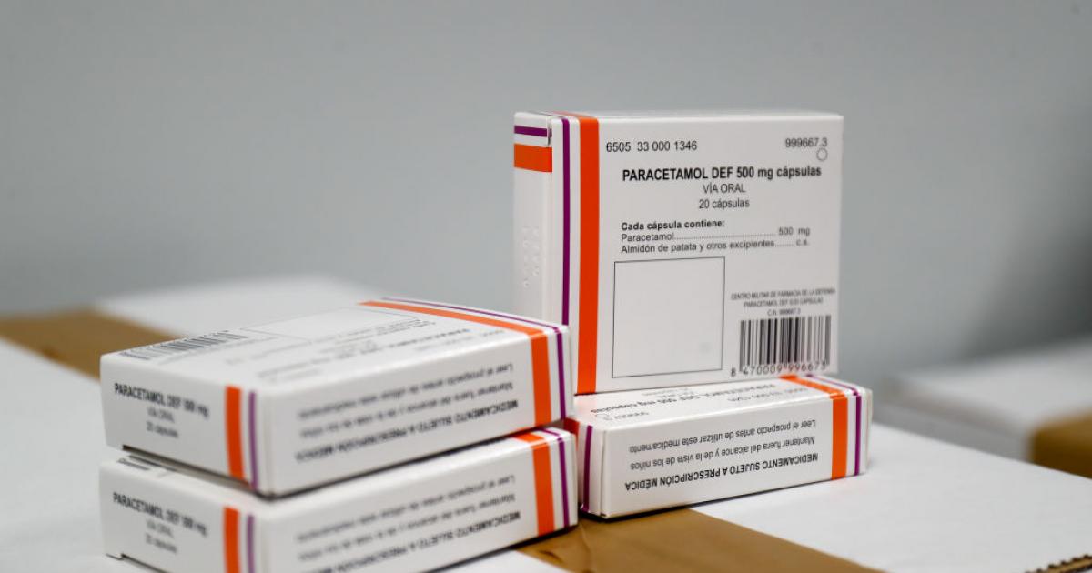 Varias cajas de Paracetamol en un almacen