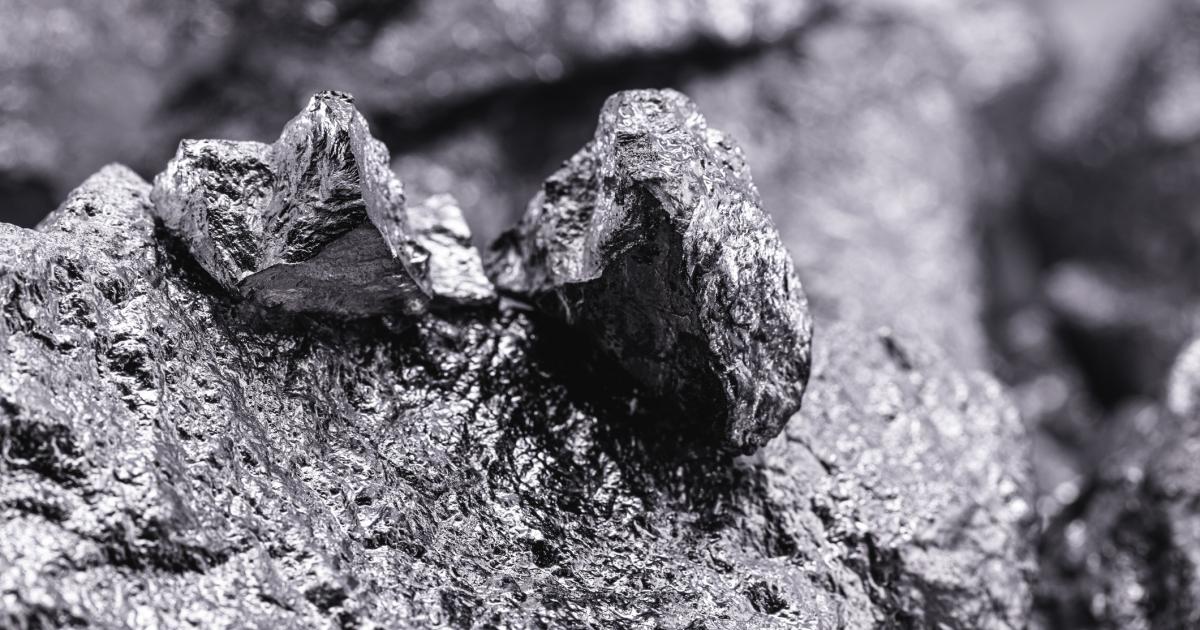 Imagen de archivo de un fragmento de escandio, metal de las tierras raras a partir del cuál se fabrica el aluminio.