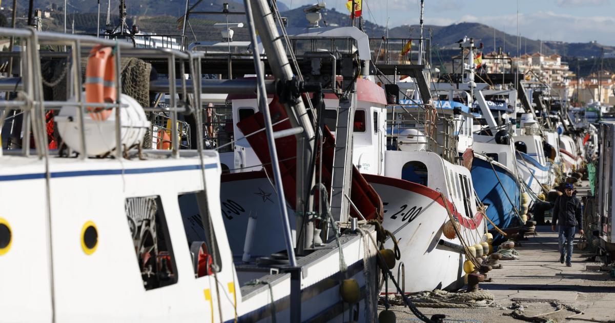 Pescadores del Mediterráneo amarran sus barcos en protesta contra la propuesta de la CE.