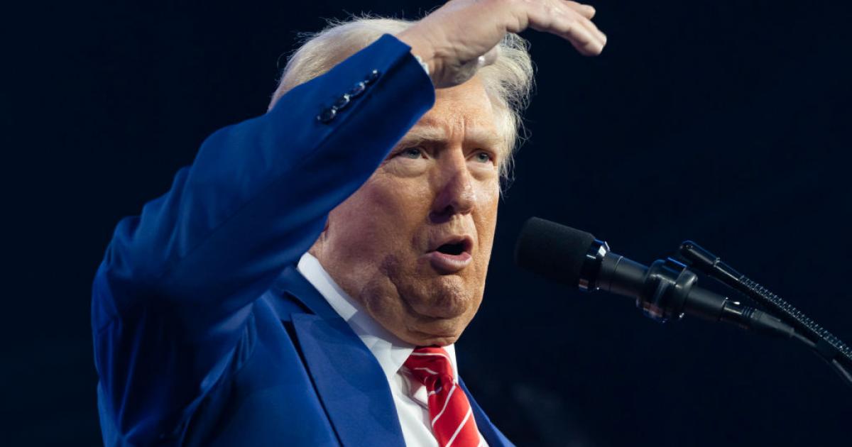 Donald Trump gesticula en un acto reciente